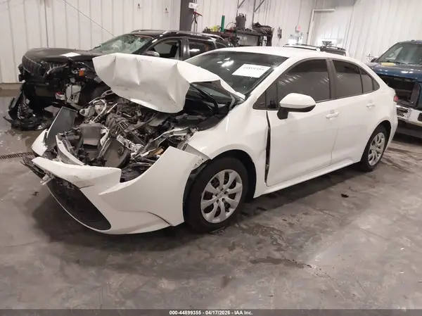 5YFEPMAE3NP338945 2022 TOYOTA COROLLA - Image 2