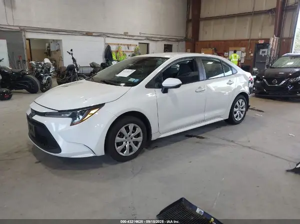 5YFEPMAE3NP351128 2022 TOYOTA COROLLA - Image 2