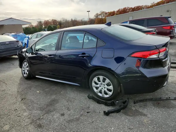 5YFEPMAE3NP352733 2022 TOYOTA COROLLA - Image 2