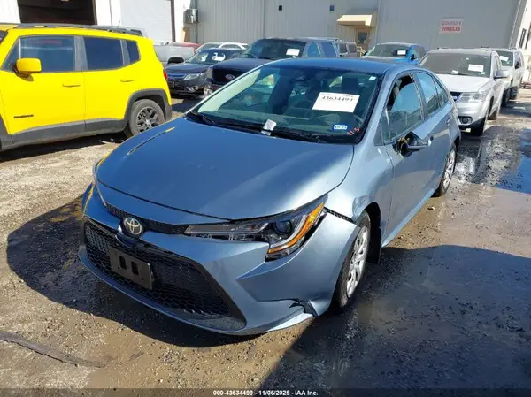 5YFEPMAE3NP359780 2022 TOYOTA COROLLA - Image 2