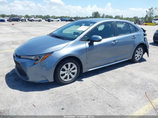 5YFEPMAE3NP359908 2022 TOYOTA COROLLA - Image 2
