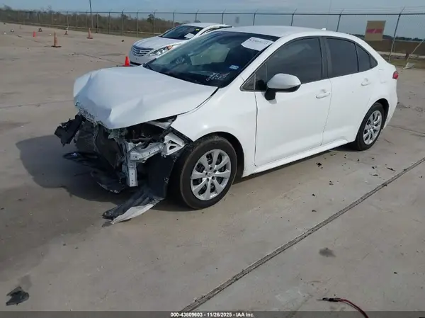 5YFEPMAE3NP360962 2022 TOYOTA COROLLA - Image 2