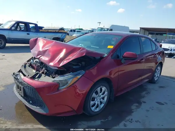 5YFEPMAE3NP365658 2022 TOYOTA COROLLA - Image 2
