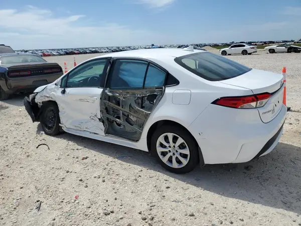 5YFEPMAE3NP366888 2022 TOYOTA COROLLA - Image 2