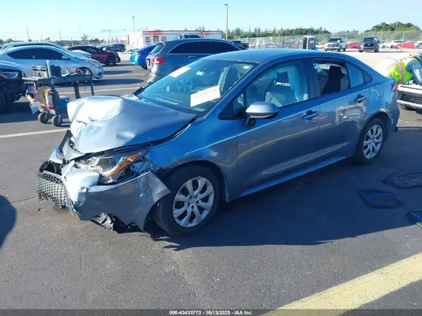 5YFEPMAE3NP367099 2022 TOYOTA COROLLA - Image 2