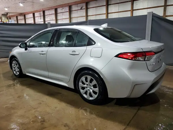 5YFEPMAE3NP368351 2022 TOYOTA COROLLA - Image 2