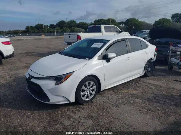 5YFEPMAE3NP370522 2022 TOYOTA COROLLA - Image 2
