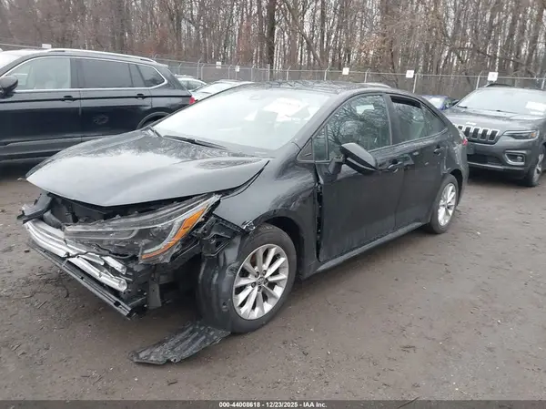 5YFEPMAE3NP377924 2022 TOYOTA COROLLA - Image 2