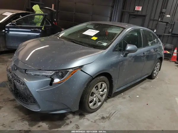 5YFEPMAE3NP384338 2022 TOYOTA COROLLA - Image 2