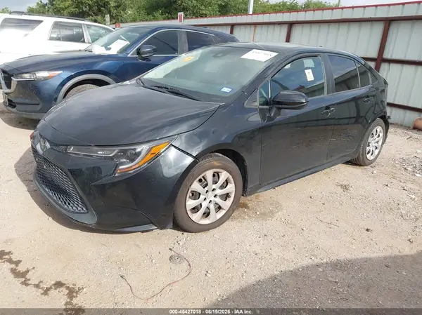 5YFEPMAE3NP387823 2022 TOYOTA COROLLA - Image 2