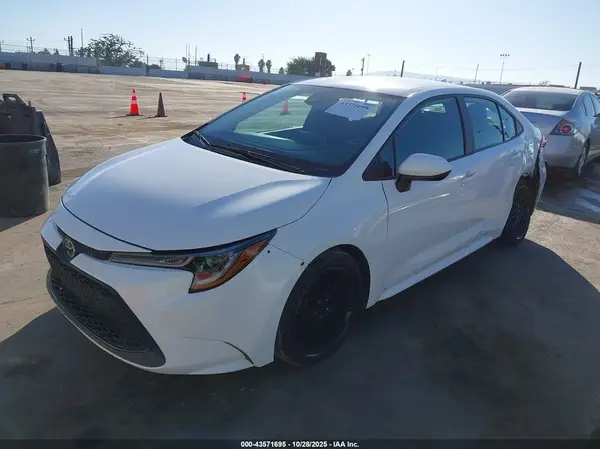5YFEPMAE4MP147856 2021 TOYOTA COROLLA - Image 2