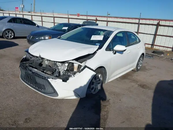 5YFEPMAE4MP244698 2021 TOYOTA COROLLA - Image 2