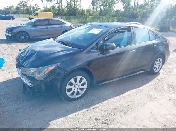 5YFEPMAE4NP272275 2022 TOYOTA COROLLA - Image 2