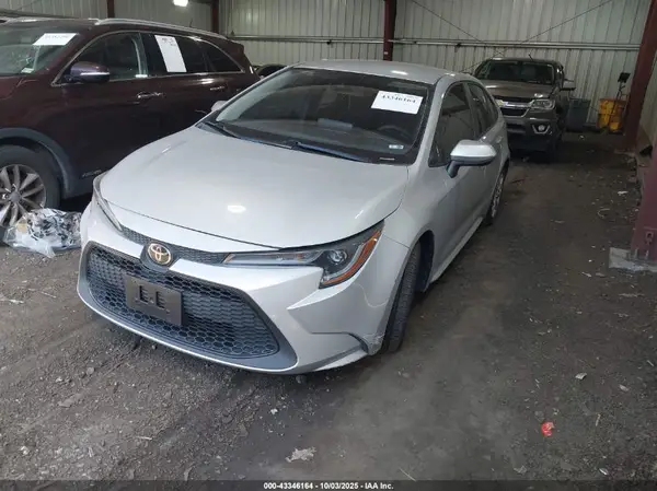 5YFEPMAE4NP276178 2022 TOYOTA COROLLA - Image 2