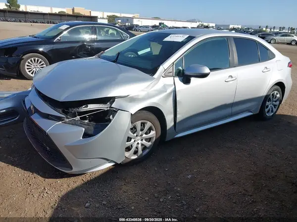 5YFEPMAE4NP300415 2022 TOYOTA COROLLA - Image 2