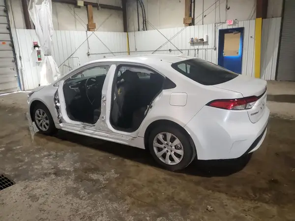 5YFEPMAE4NP301032 2022 TOYOTA COROLLA - Image 2