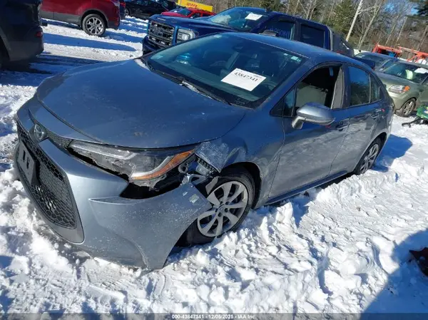 5YFEPMAE4NP322270 2022 TOYOTA COROLLA - Image 2