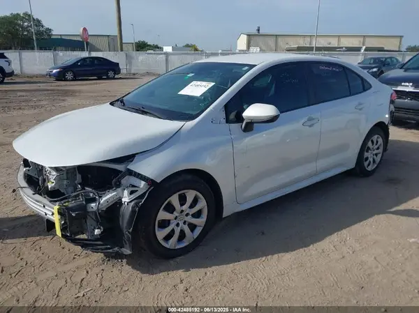 5YFEPMAE4NP322656 2022 TOYOTA COROLLA - Image 2
