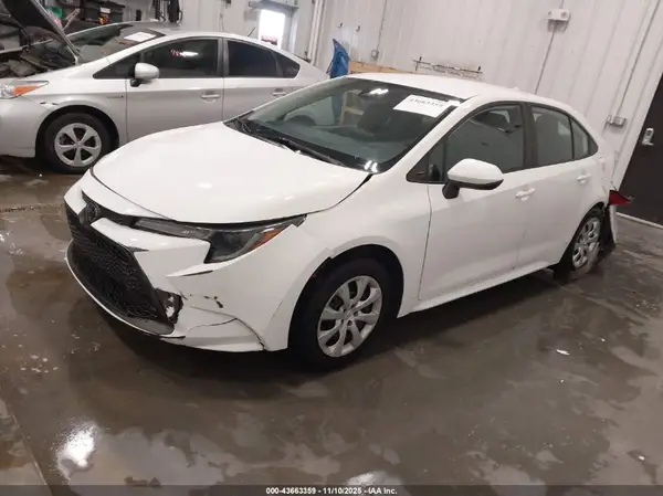 5YFEPMAE4NP324553 2022 TOYOTA COROLLA - Image 2