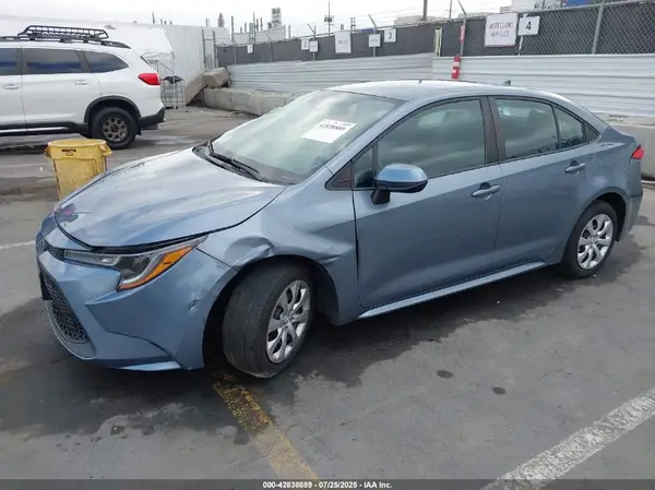5YFEPMAE4NP326710 2022 TOYOTA COROLLA - Image 2
