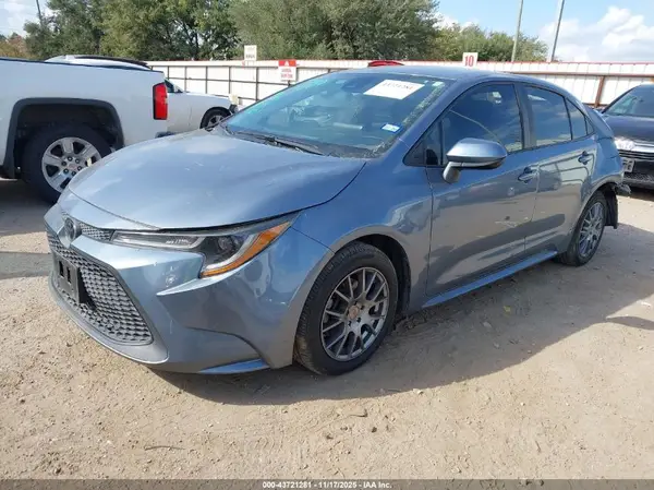 5YFEPMAE4NP330367 2022 TOYOTA COROLLA - Image 2