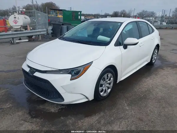 5YFEPMAE4NP334533 2022 TOYOTA COROLLA - Image 2