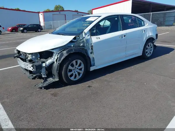 5YFEPMAE4NP336380 2022 TOYOTA COROLLA - Image 2