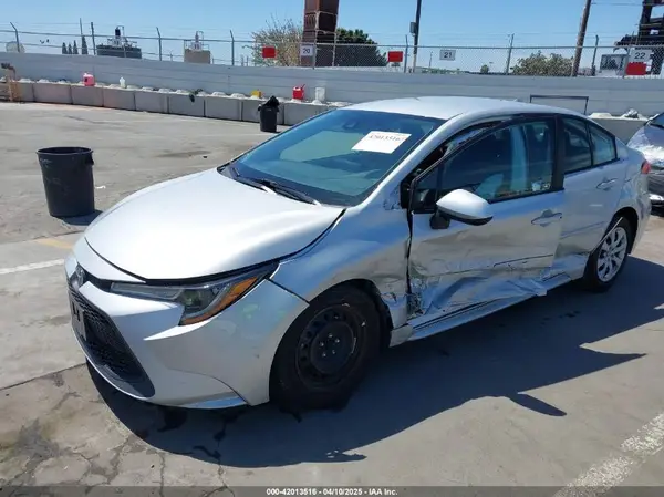 5YFEPMAE4NP353356 2022 TOYOTA COROLLA - Image 2