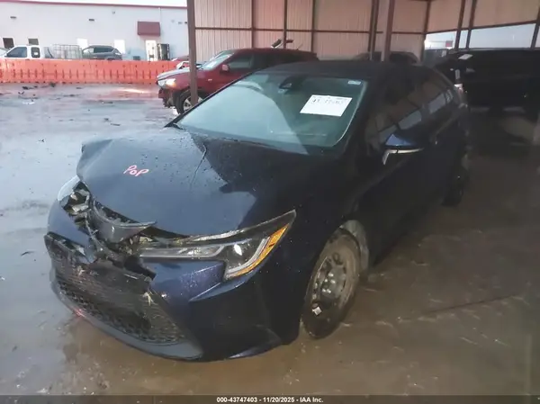 5YFEPMAE4NP364602 2022 TOYOTA COROLLA - Image 2