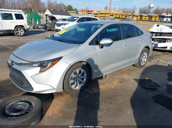 5YFEPMAE4NP386339 2022 TOYOTA COROLLA - Image 2