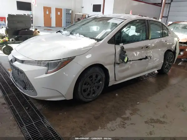 5YFEPMAE4NP386681 2022 TOYOTA COROLLA - Image 2