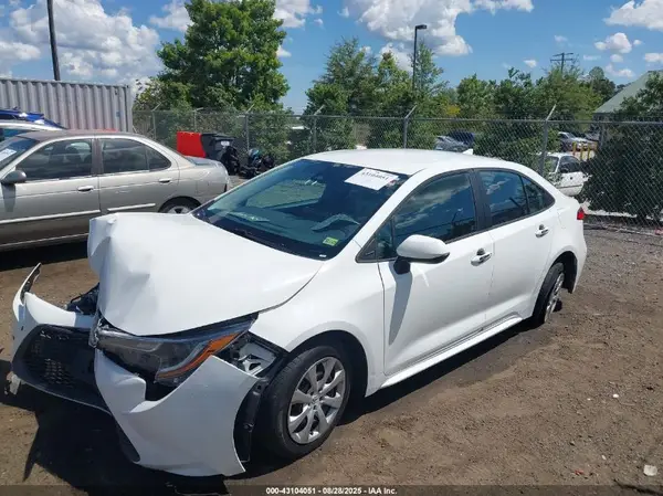 5YFEPMAE5MP243866 2021 TOYOTA COROLLA - Image 2