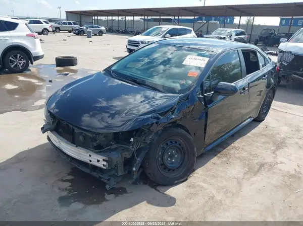 5YFEPMAE5NP272060 2022 TOYOTA COROLLA - Image 2