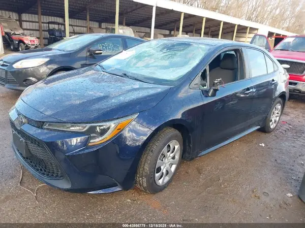5YFEPMAE5NP279428 2022 TOYOTA COROLLA - Image 2