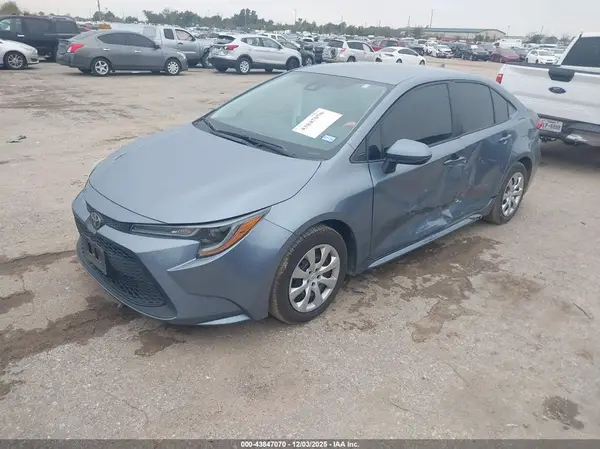 5YFEPMAE5NP281972 2022 TOYOTA COROLLA - Image 2