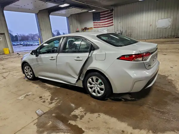 5YFEPMAE5NP284175 2022 TOYOTA COROLLA - Image 2