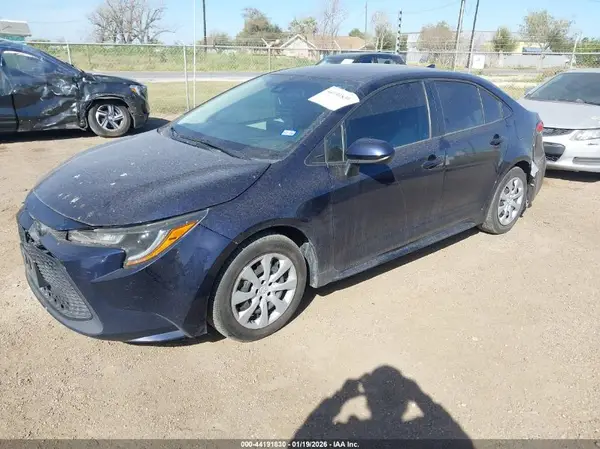 5YFEPMAE5NP285777 2022 TOYOTA COROLLA - Image 2