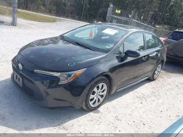 5YFEPMAE5NP286119 2022 TOYOTA COROLLA - Image 2