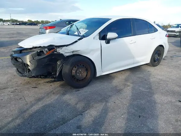 5YFEPMAE5NP293670 2022 TOYOTA COROLLA - Image 2