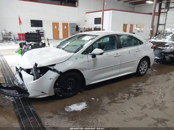 5YFEPMAE5NP304618 2022 TOYOTA COROLLA - Image 2