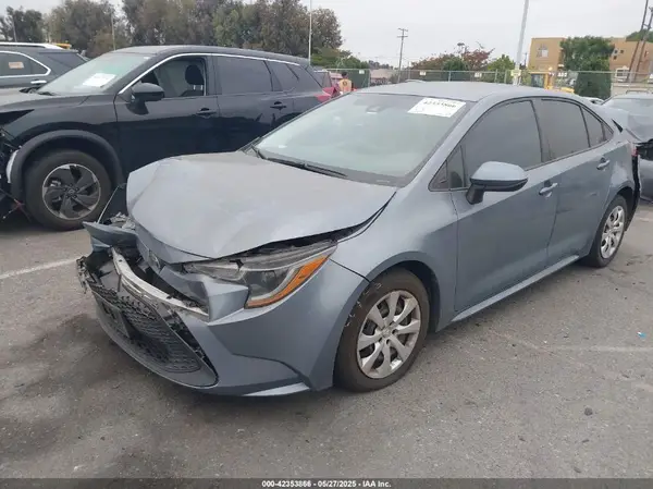5YFEPMAE5NP305266 2022 TOYOTA COROLLA - Image 2