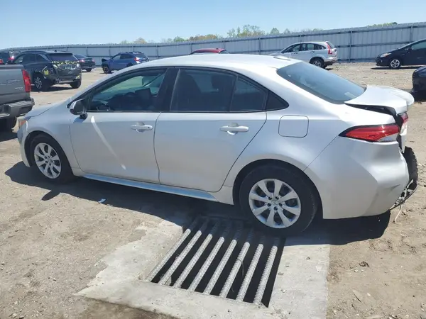 5YFEPMAE5NP322469 2022 TOYOTA COROLLA - Image 2