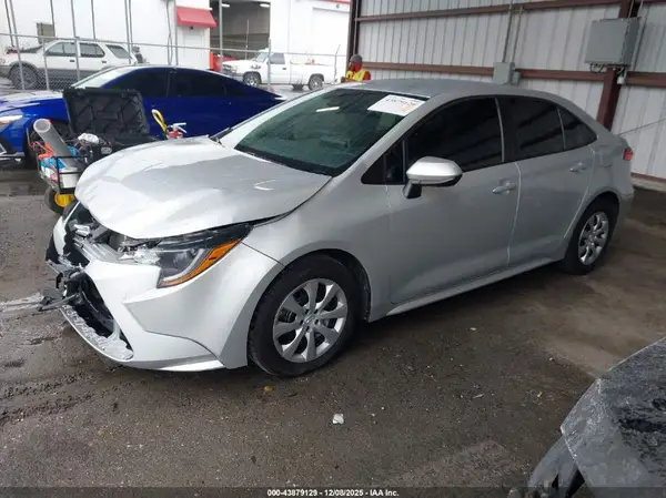 5YFEPMAE5NP323170 2022 TOYOTA COROLLA - Image 2