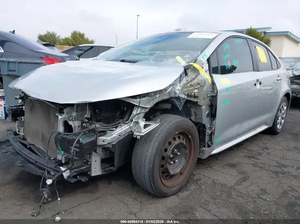5YFEPMAE5NP324366 2022 TOYOTA COROLLA - Image 2
