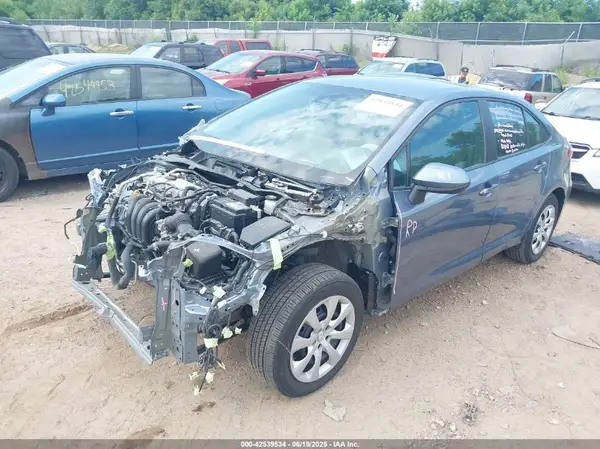 5YFEPMAE5NP330961 2022 TOYOTA COROLLA - Image 2