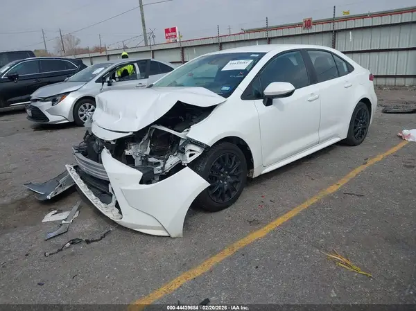 5YFEPMAE5NP332242 2022 TOYOTA COROLLA - Image 2