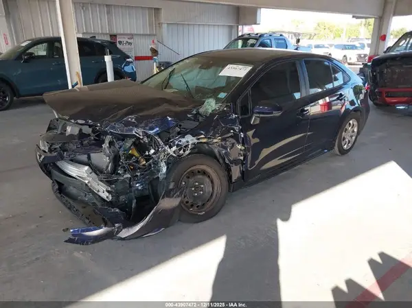 5YFEPMAE5NP338557 2022 TOYOTA COROLLA - Image 2