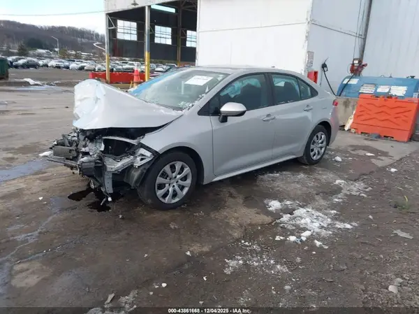 5YFEPMAE5NP351342 2022 TOYOTA COROLLA - Image 2