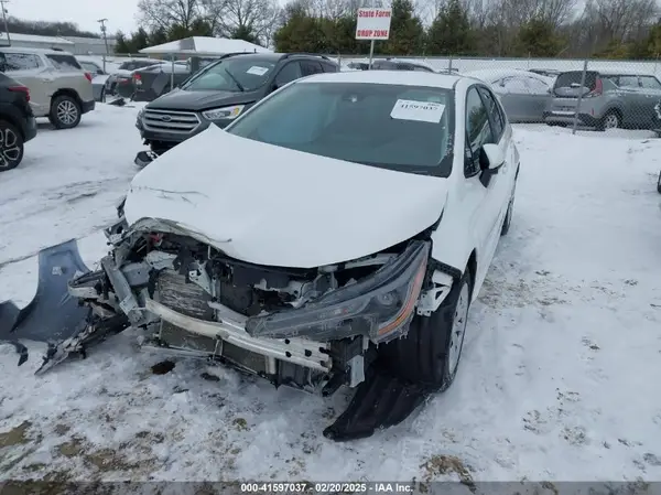 5YFEPMAE5NP357108 2022 TOYOTA COROLLA - Image 2