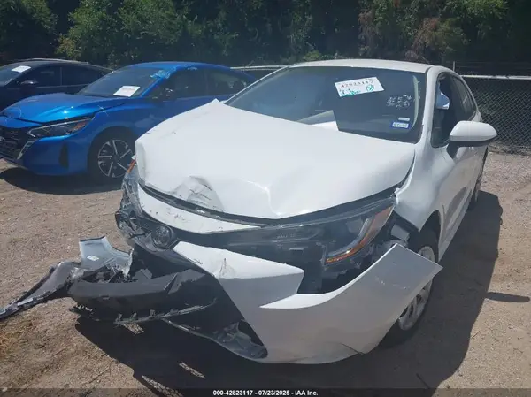 5YFEPMAE5NP359389 2022 TOYOTA COROLLA - Image 2